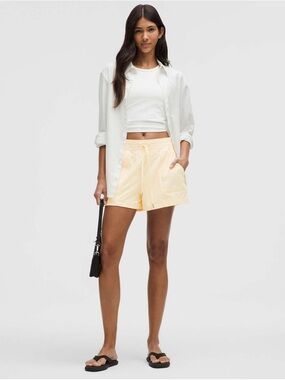 NWT🩷lululemon BTCR butter cream Yellow Dance Studio High Rise Shorts 3.5” sz 4